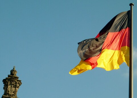 A picture of the German flag.